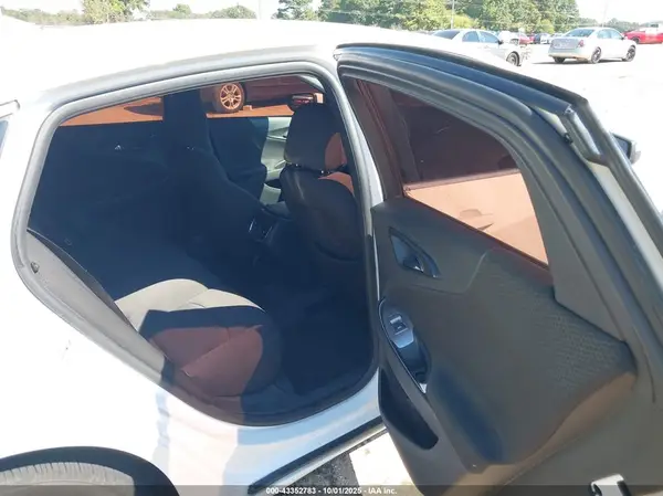 1G1ZD5ST1JF285265 2018 CHEVROLET MALIBU - Image 8
