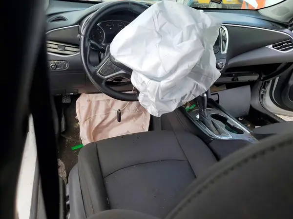1G1ZD5ST2JF131857 2018 CHEVROLET MALIBU - Image 8