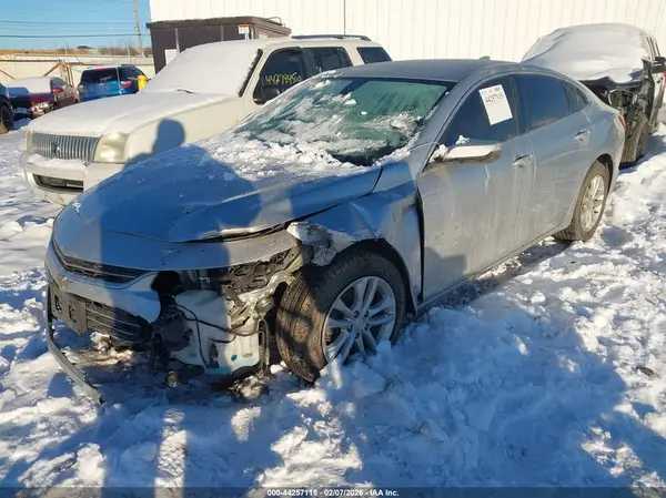 1G1ZD5ST2JF134712 2018 CHEVROLET MALIBU - Image 2