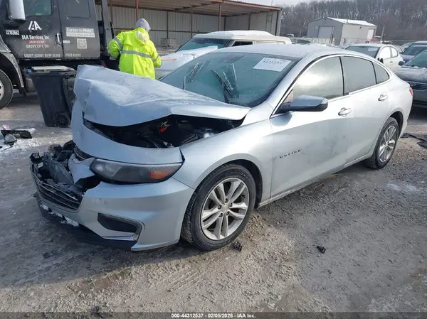1G1ZD5ST2JF167743 2018 CHEVROLET MALIBU - Image 2