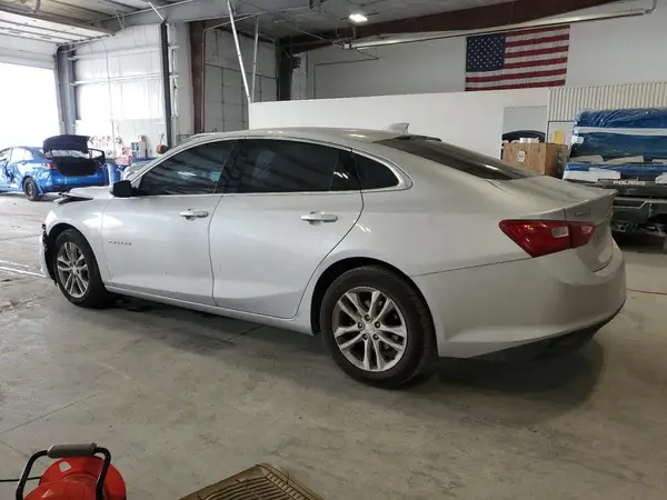 1G1ZD5ST2JF177611 2018 CHEVROLET MALIBU - Image 2