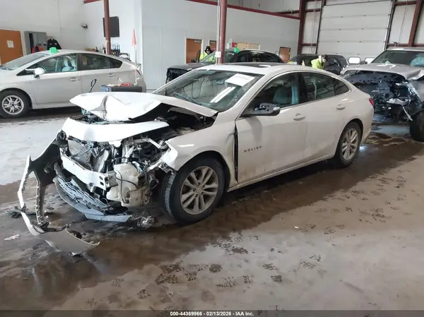 1G1ZD5ST2JF180203 2018 CHEVROLET MALIBU - Image 2
