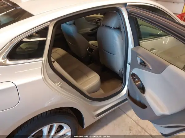 1G1ZD5ST2JF216715 2018 CHEVROLET MALIBU - Image 8