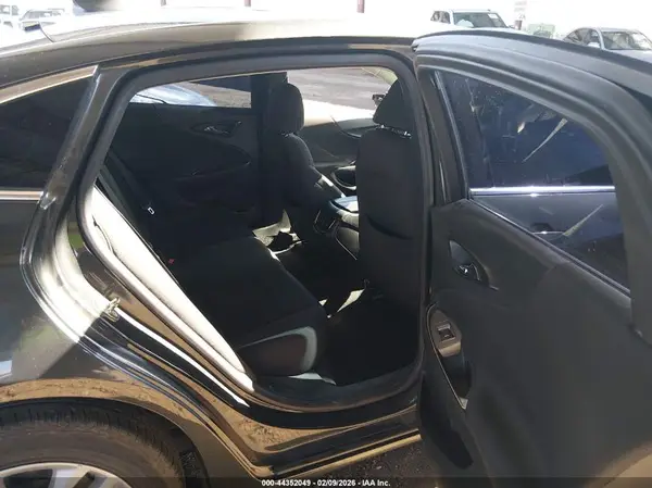 1G1ZD5ST2JF232459 2018 CHEVROLET MALIBU - Image 8