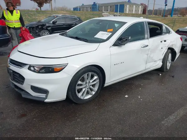 1G1ZD5ST2JF251268 2018 CHEVROLET MALIBU - Image 2