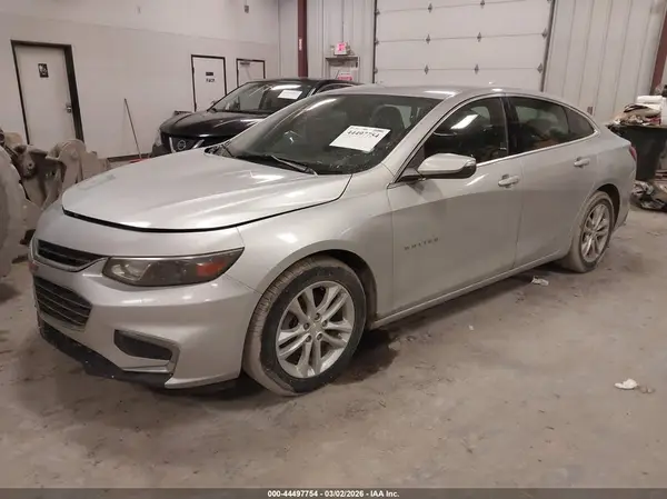 1G1ZD5ST2JF251299 2018 CHEVROLET MALIBU - Image 2