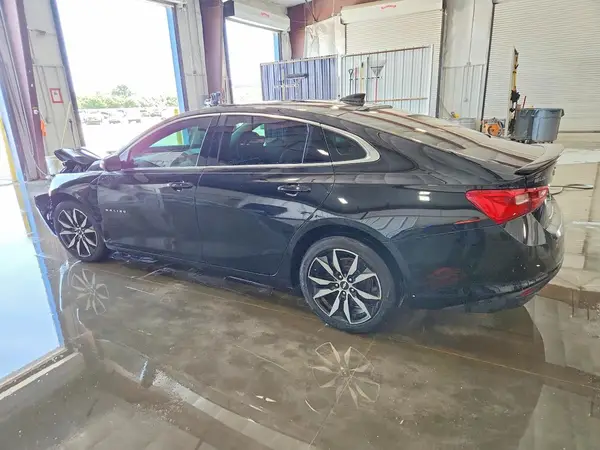 1G1ZD5ST2JF258043 2018 CHEVROLET MALIBU - Image 2