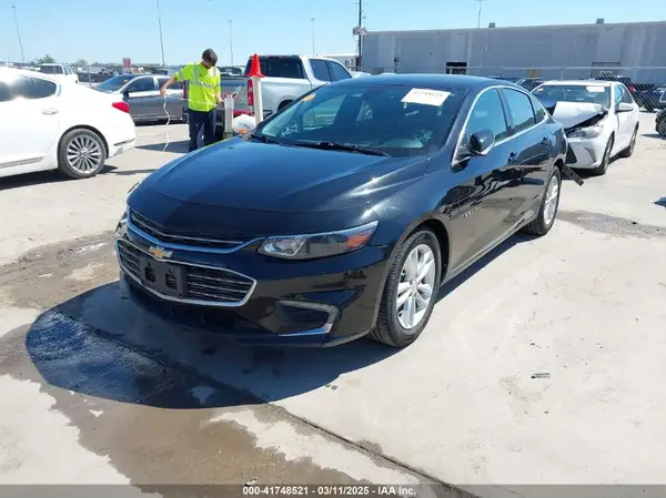 1G1ZD5ST2JF270385 2018 CHEVROLET MALIBU - Image 2