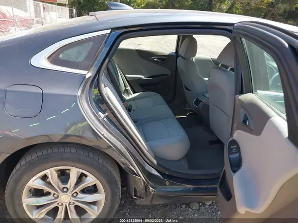 1G1ZD5ST2KF138857 2019 CHEVROLET MALIBU - Image 8