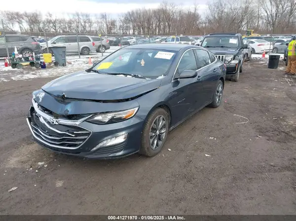 1G1ZD5ST2KF167985 2019 CHEVROLET MALIBU - Image 2