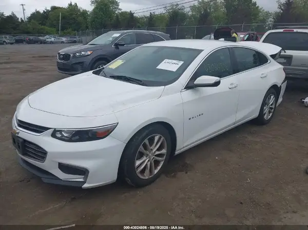 1G1ZD5ST3JF132192 2018 CHEVROLET MALIBU - Image 2