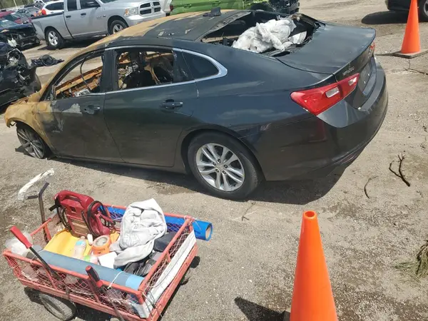 1G1ZD5ST3JF151311 2018 CHEVROLET MALIBU - Image 2