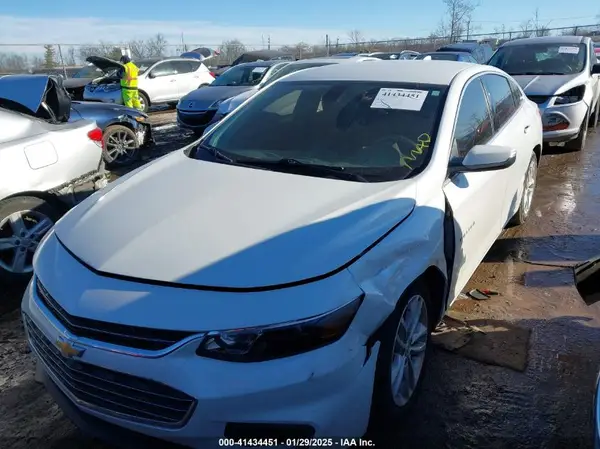 1G1ZD5ST3JF247035 2018 CHEVROLET MALIBU - Image 2