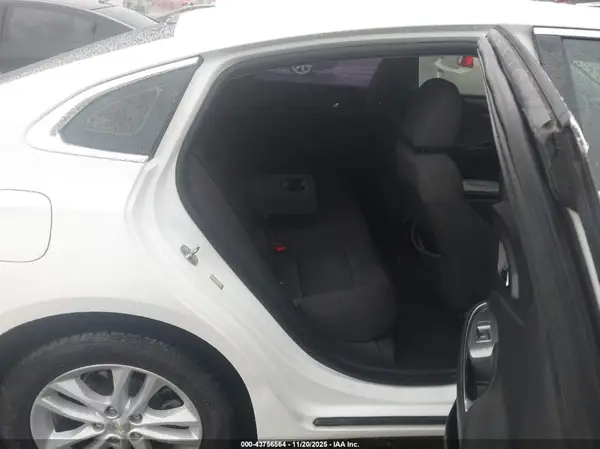 1G1ZD5ST3JF264062 2018 CHEVROLET MALIBU - Image 8