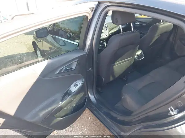 1G1ZD5ST4JF105406 2018 CHEVROLET MALIBU - Image 8