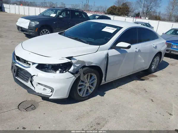 1G1ZD5ST4JF118821 2018 CHEVROLET MALIBU - Image 2