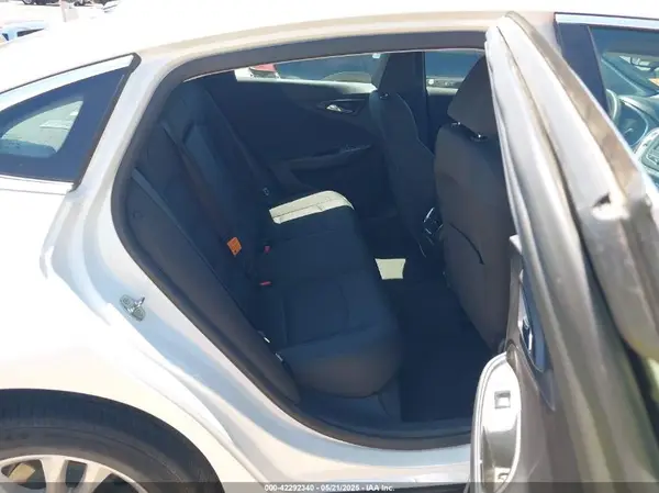 1G1ZD5ST4JF125672 2018 CHEVROLET MALIBU - Image 8
