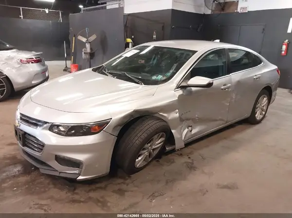 1G1ZD5ST4JF135392 2018 CHEVROLET MALIBU - Image 2
