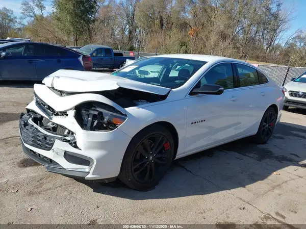 1G1ZD5ST4JF227067 2018 CHEVROLET MALIBU - Image 2