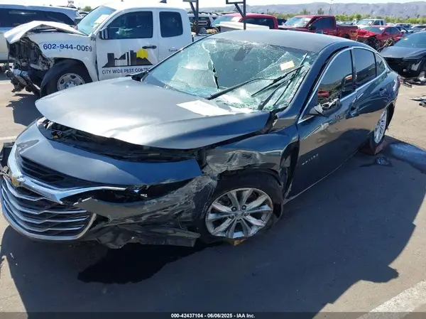 1G1ZD5ST4KF137869 2019 CHEVROLET MALIBU - Image 2