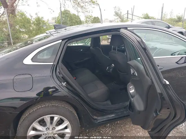 1G1ZD5ST4KF164067 2019 CHEVROLET MALIBU - Image 8