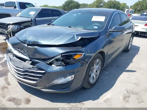 1G1ZD5ST4KF165820 2019 CHEVROLET MALIBU - Image 2