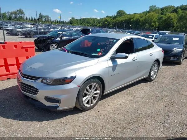 1G1ZD5ST5JF124692 2018 CHEVROLET MALIBU - Image 2