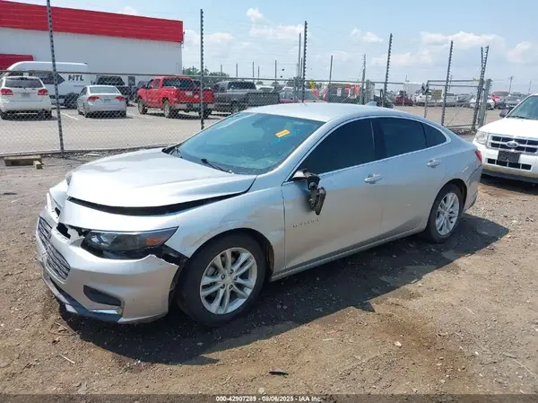 1G1ZD5ST5JF135689 2018 CHEVROLET MALIBU - Image 2