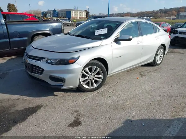 1G1ZD5ST5JF140570 2018 CHEVROLET MALIBU - Image 2