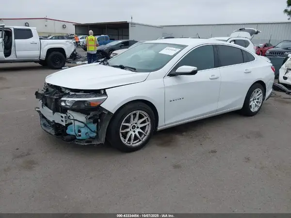1G1ZD5ST5JF170586 2018 CHEVROLET MALIBU - Image 2