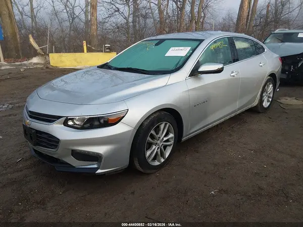 1G1ZD5ST5JF197318 2018 CHEVROLET MALIBU - Image 2