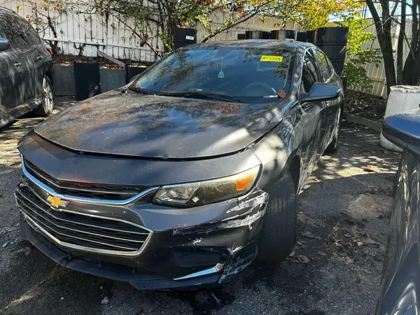 1G1ZD5ST5JF256819 2018 CHEVROLET MALIBU - Image 2