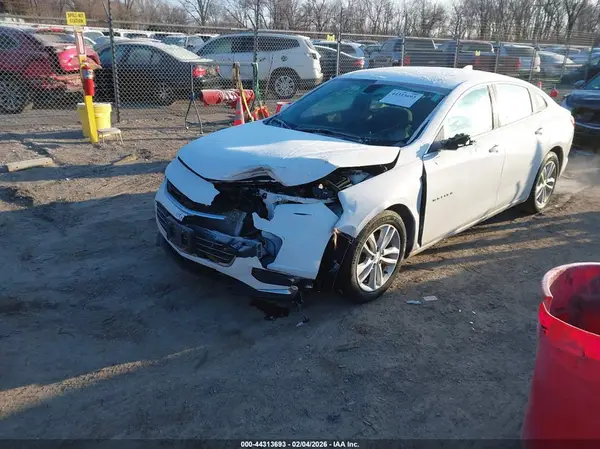 1G1ZD5ST5JF261924 2018 CHEVROLET MALIBU - Image 2
