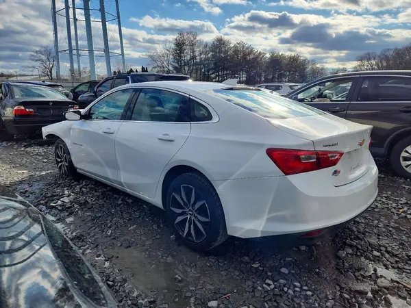 1G1ZD5ST5JF279131 2018 CHEVROLET MALIBU - Image 2