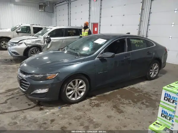 1G1ZD5ST5KF190063 2019 CHEVROLET MALIBU - Image 2