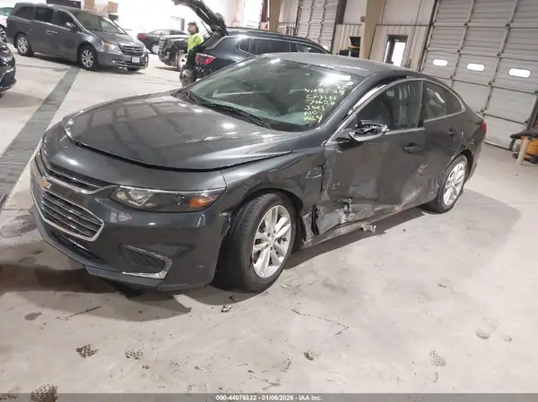 1G1ZD5ST7JF188524 2018 CHEVROLET MALIBU - Image 2