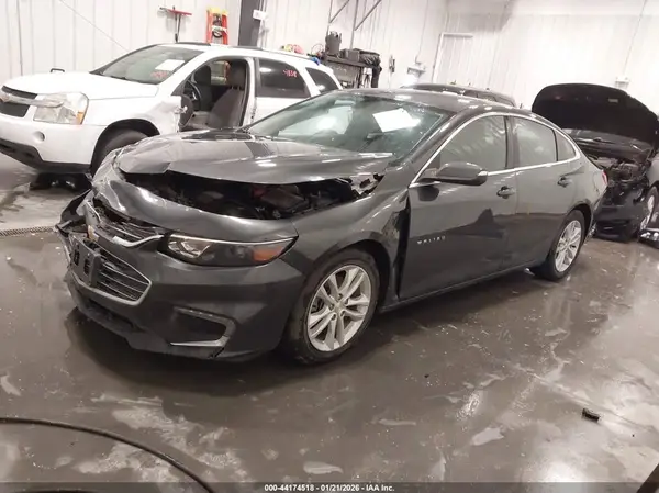 1G1ZD5ST7JF229301 2018 CHEVROLET MALIBU - Image 2