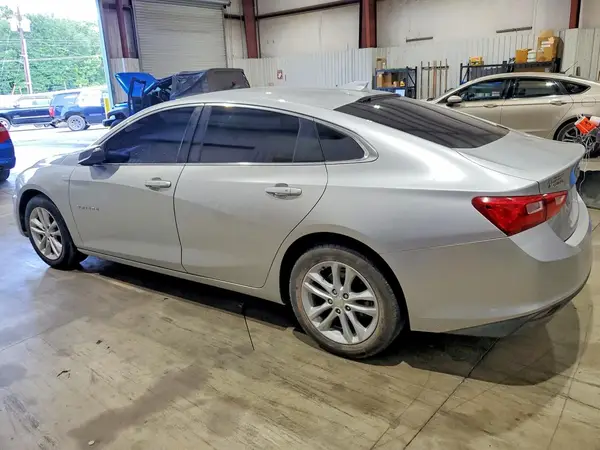 1G1ZD5ST8JF124668 2018 CHEVROLET MALIBU - Image 2
