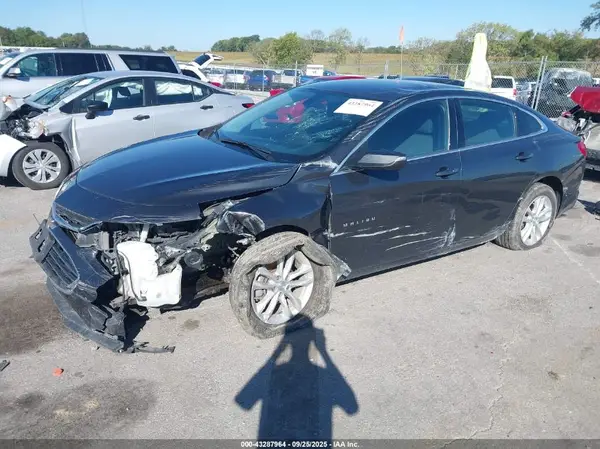 1G1ZD5ST8JF132060 2018 CHEVROLET MALIBU - Image 2