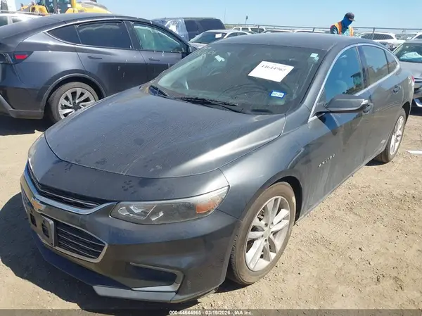 1G1ZD5ST8JF157752 2018 CHEVROLET MALIBU - Image 2
