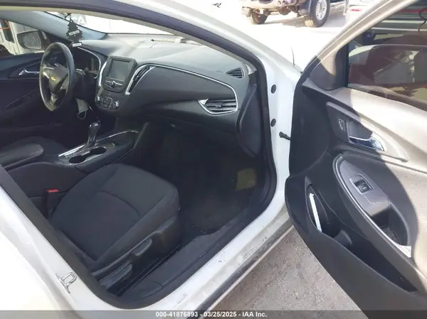 1G1ZD5ST8JF250013 2018 CHEVROLET MALIBU - Image 1