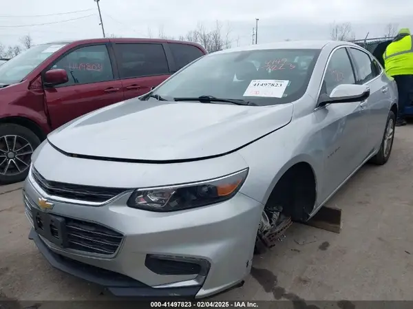 1G1ZD5ST8JF262050 2018 CHEVROLET MALIBU - Image 2