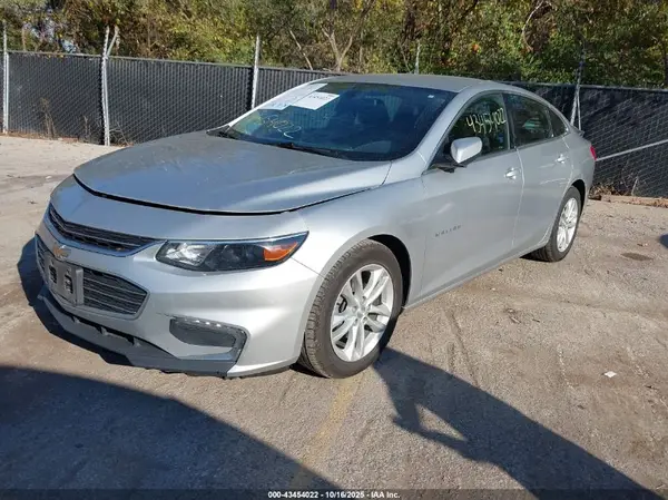 1G1ZD5ST9JF104672 2018 CHEVROLET MALIBU - Image 2