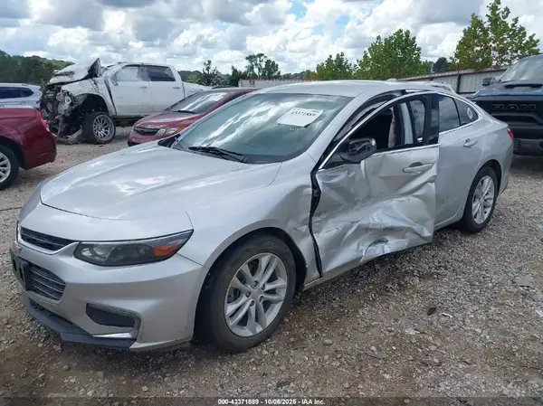 1G1ZD5ST9JF107295 2018 CHEVROLET MALIBU - Image 2