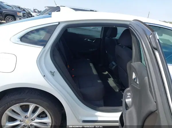 1G1ZD5ST9JF186810 2018 CHEVROLET MALIBU - Image 8