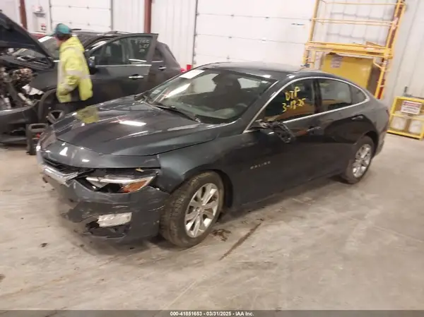 1G1ZD5ST9KF139195 2019 CHEVROLET MALIBU - Image 2