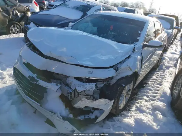 1G1ZE5ST4HF236097 2017 CHEVROLET MALIBU - Image 2