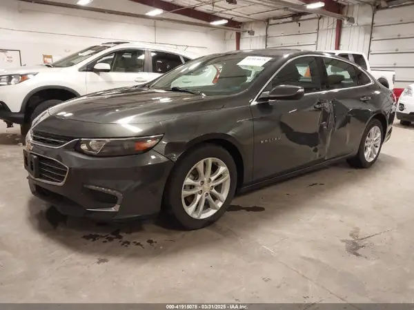 1G1ZE5ST4HF263896 2017 CHEVROLET MALIBU - Image 2