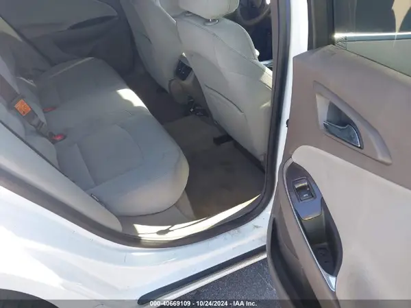 1G1ZE5ST4HF264885 2017 CHEVROLET MALIBU - Image 8