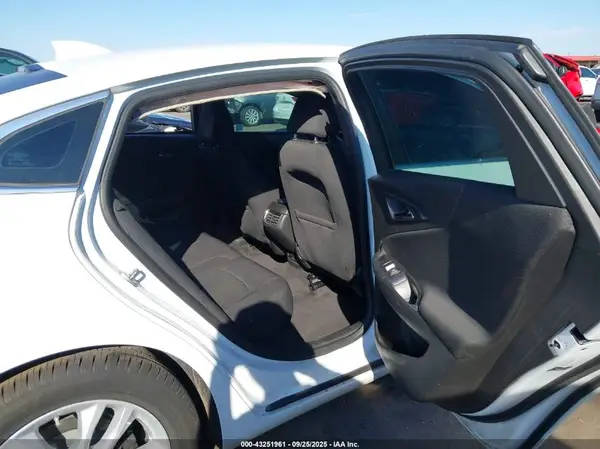 1G1ZE5ST5HF187038 2017 CHEVROLET MALIBU - Image 8